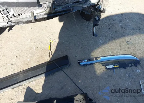 2019 Chevrolet Equinox Premier z USA, uszkodzony, nr VIN 3GNAXPEX1KL395379